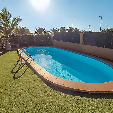 Villa Sleeps 6 Air Con Wifi