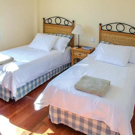 Villa Sleeps 6 Air Con Wifi