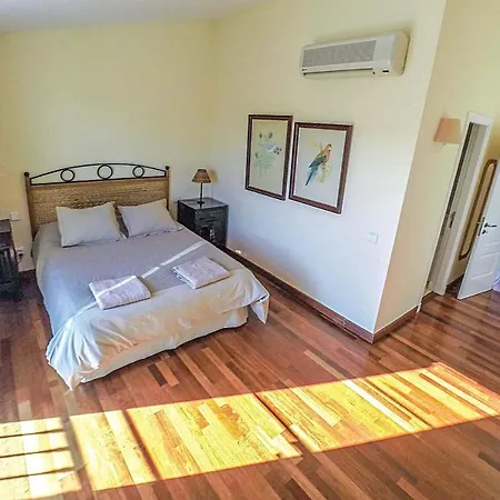 Sleeps 6 Air Con Wifi Villa *